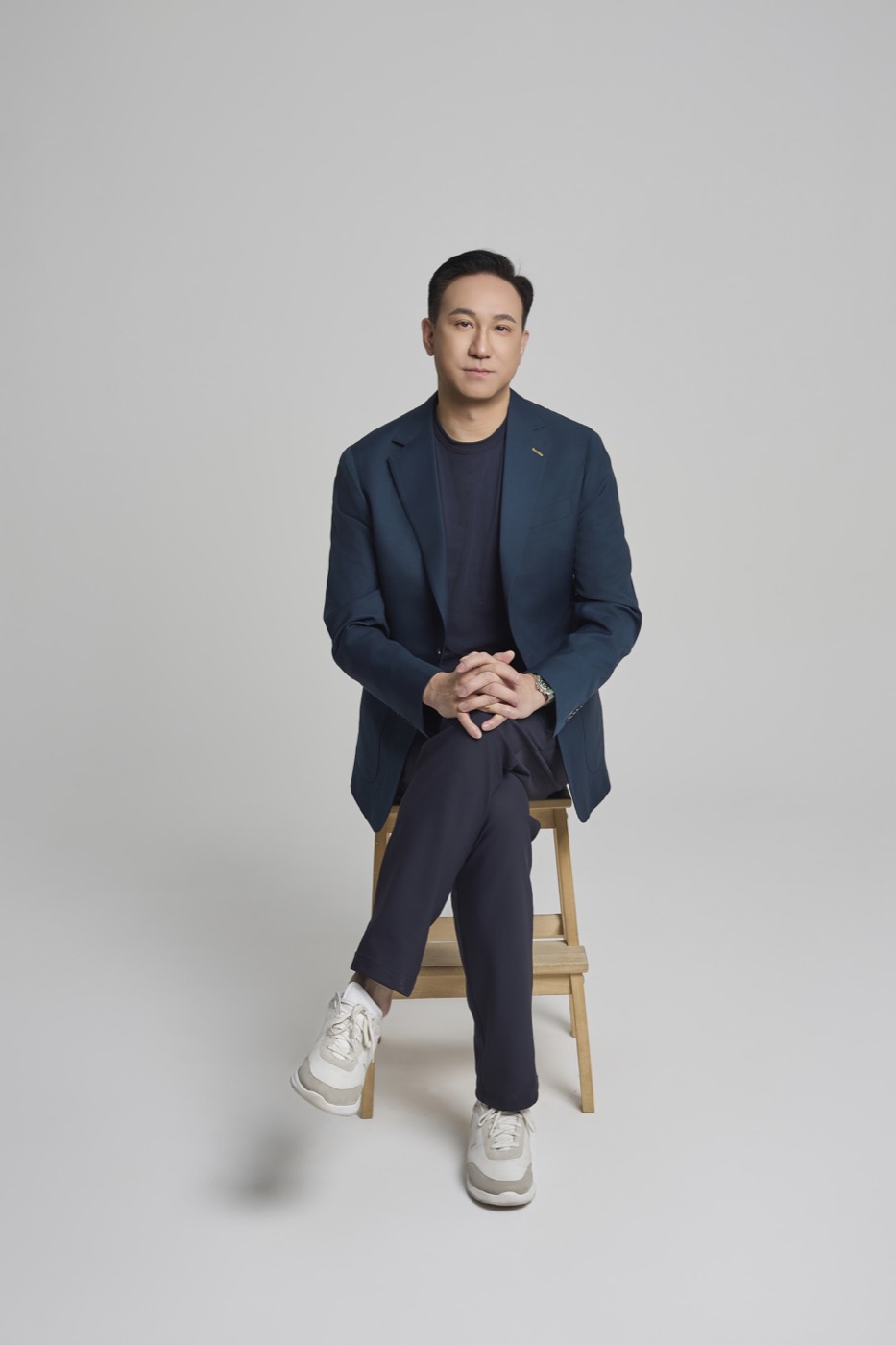 趙振鴻老師坐姿專業形象